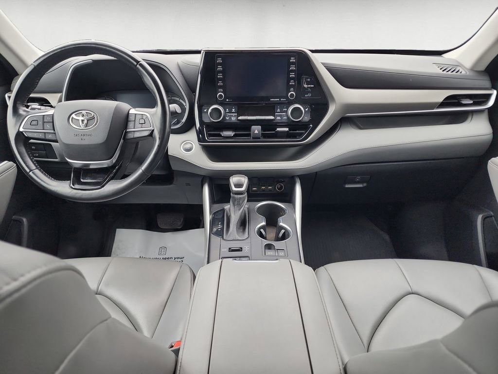 Used 2021 Toyota Highlander XLE AWD/4WD image 11