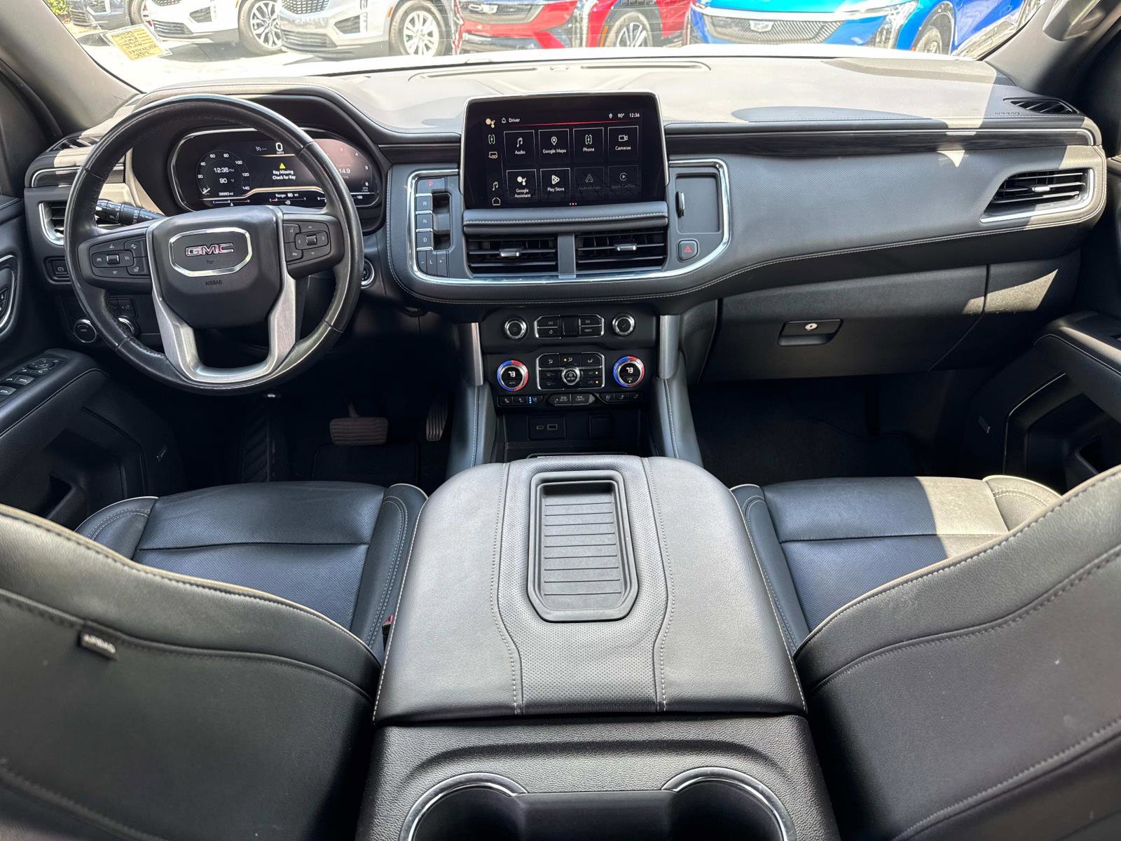 Used 2022 GMC Yukon SLT w/ SLT Premium Package image 16