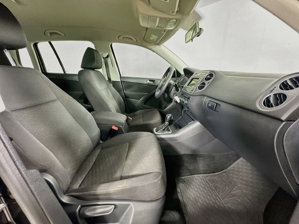 Used 2017 Volkswagen Tiguan S FWD image 33
