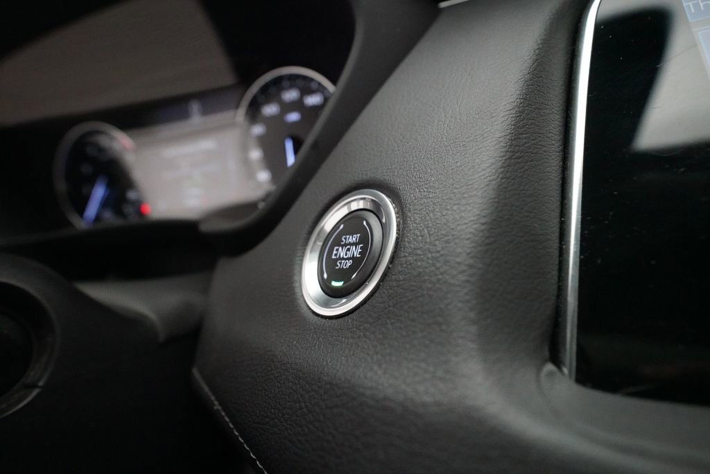 Used 2019 Cadillac XT4 Luxury w/ Cold Weather Package FWD image 30