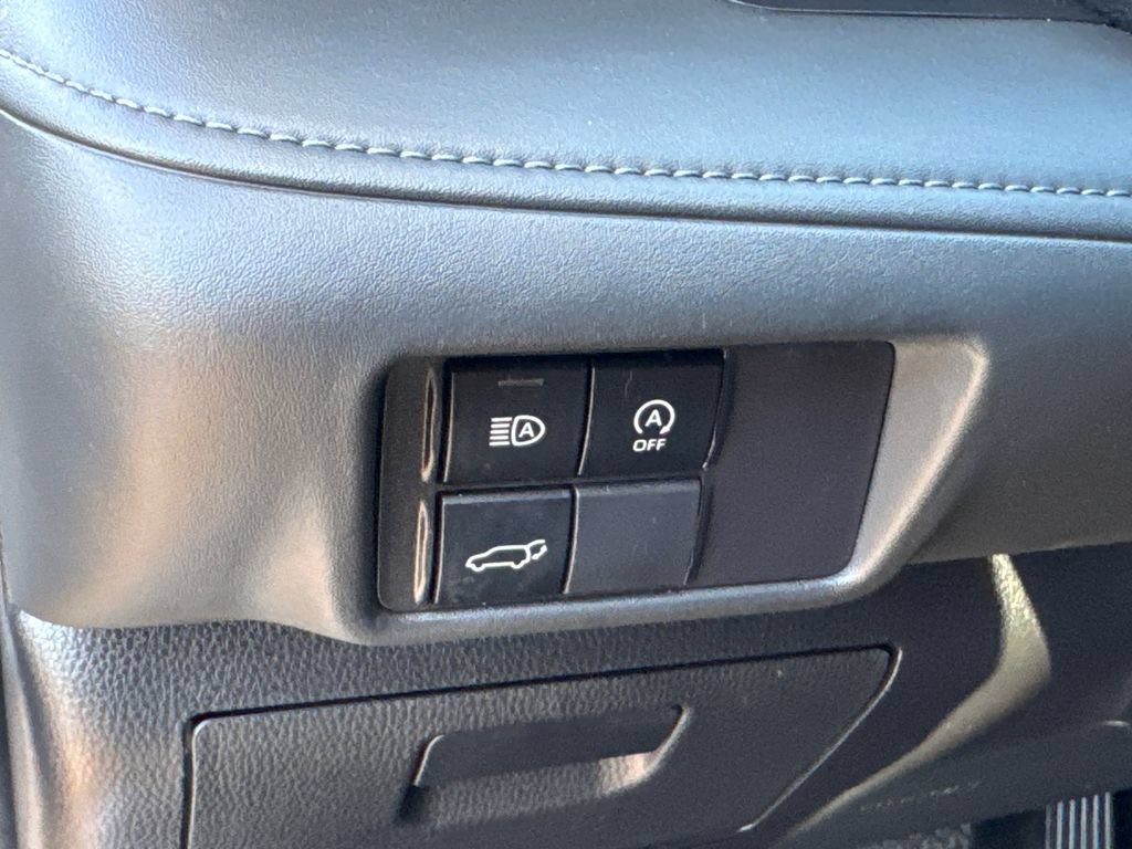 Used 2023 Toyota Highlander LE AWD/4WD image 28