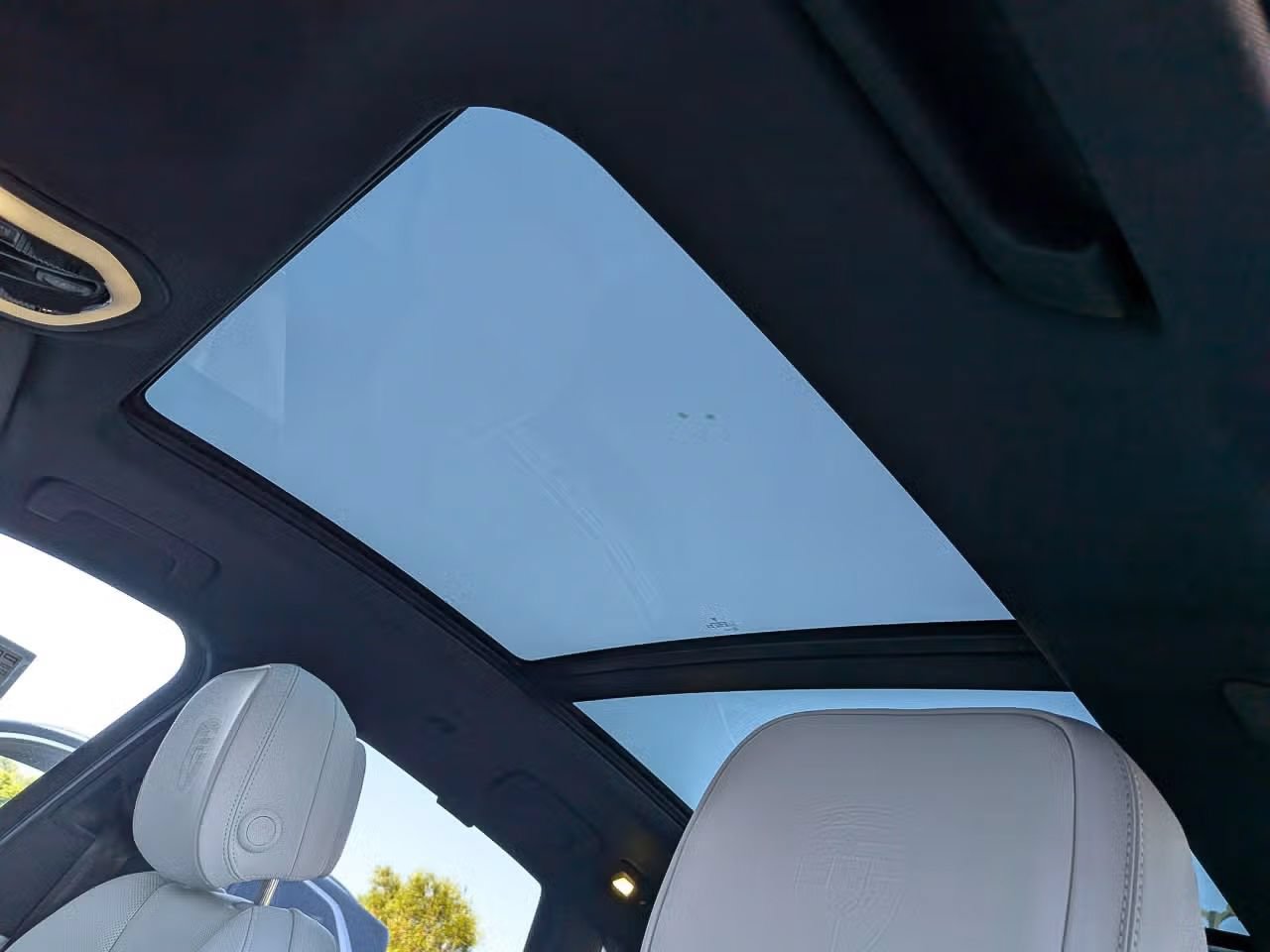 Certified 2025 Porsche Macan S AWD/4WD image 26