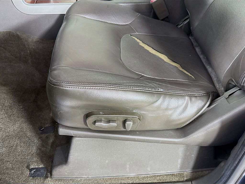 Used 2012 Nissan Pathfinder LE RWD image 23