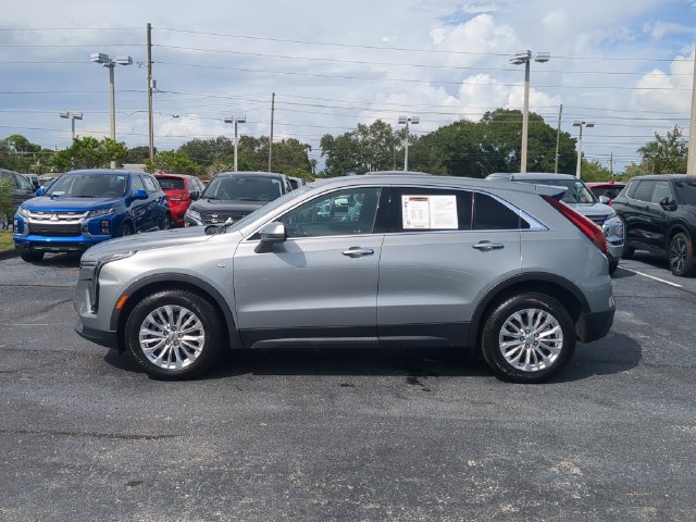 Used 2024 Cadillac XT4 Luxury w/ Cold Weather Package FWD image 9