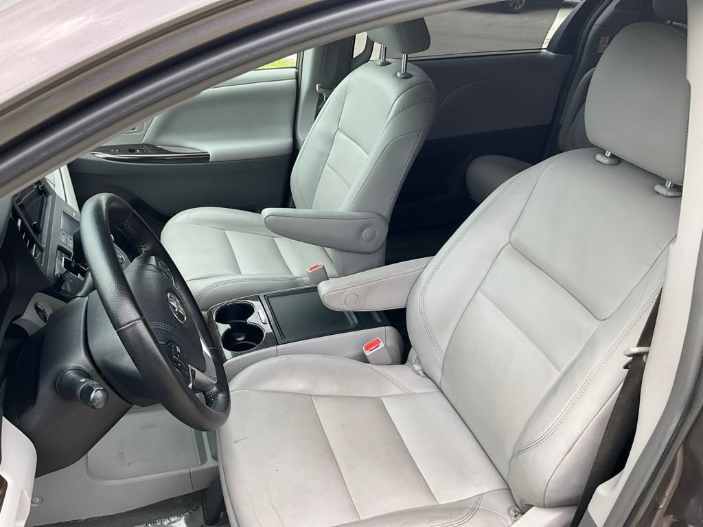 Used 2015 Toyota Sienna XLE AWD/4WD image 9