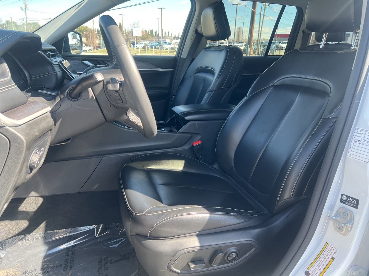 Used 2023 Jeep Grand Cherokee Limited image 16