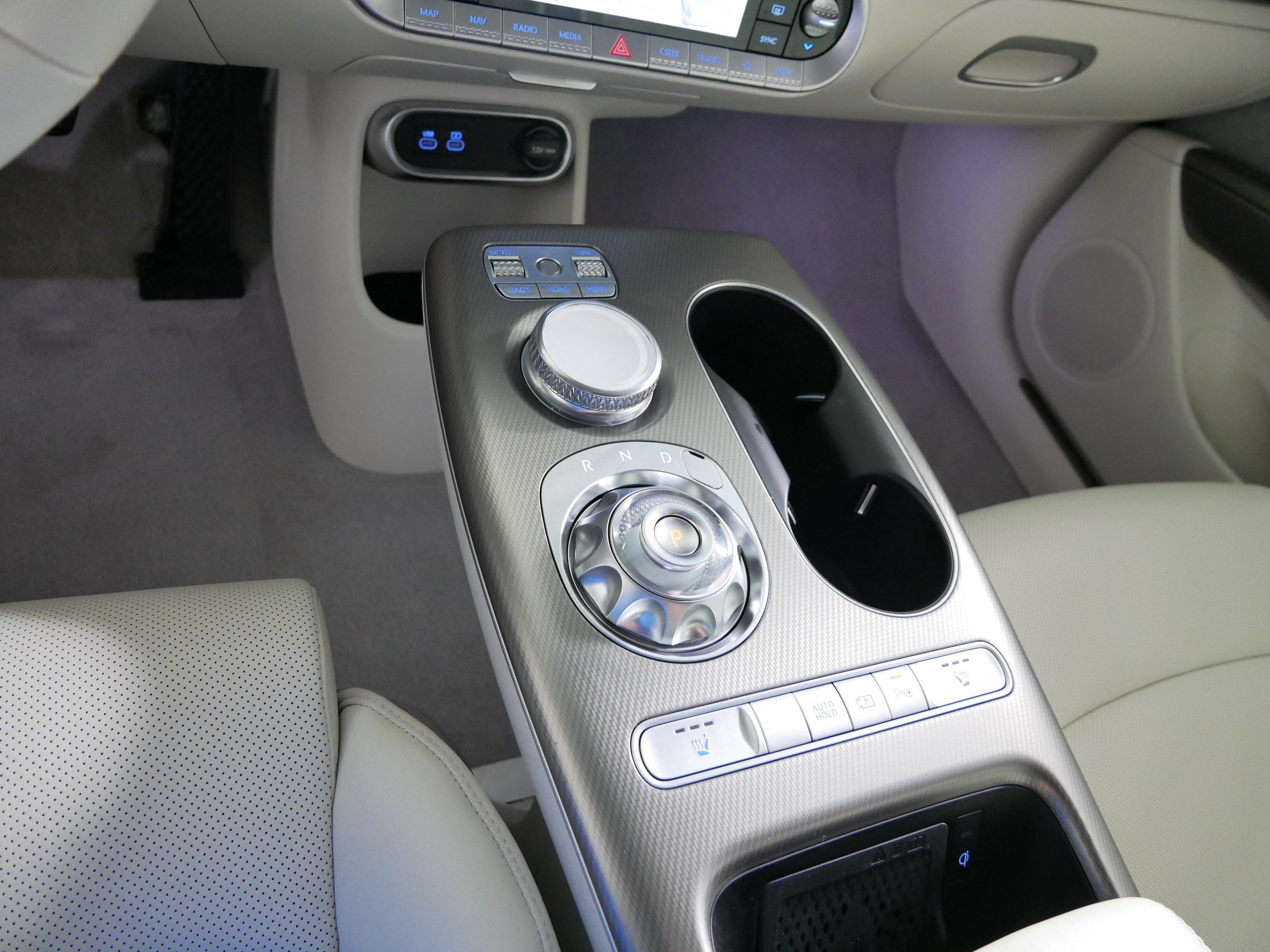 Certified 2025 Genesis GV60 Advanced AWD/4WD image 24