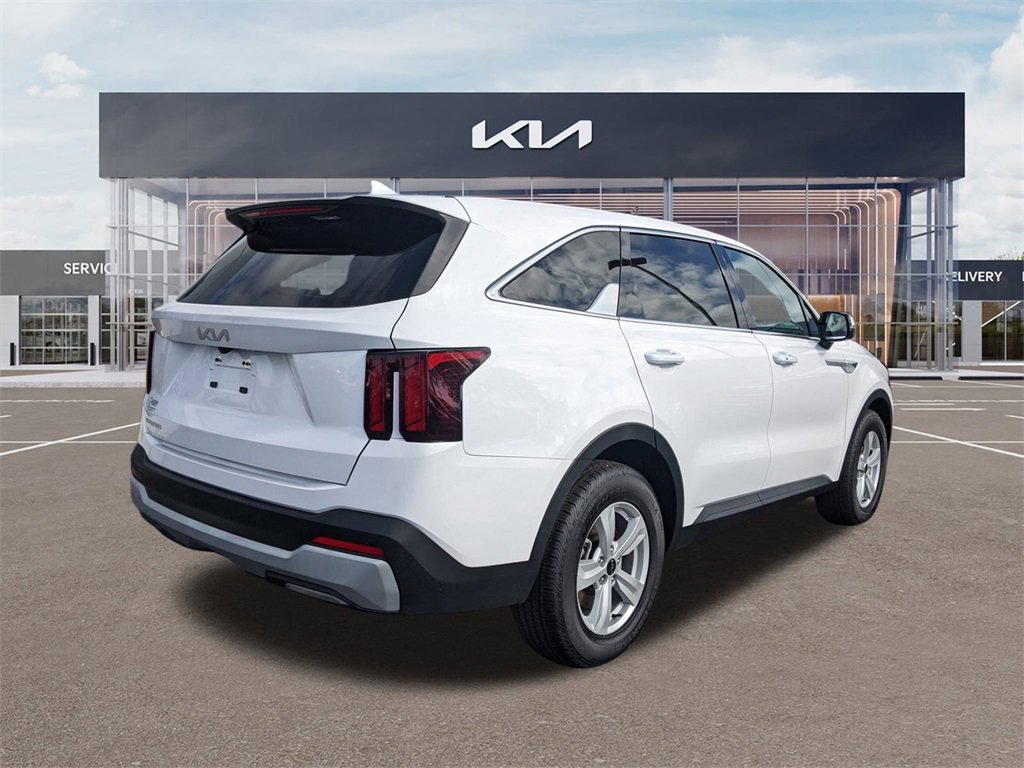 Certified 2025 Kia Sorento LX image 4