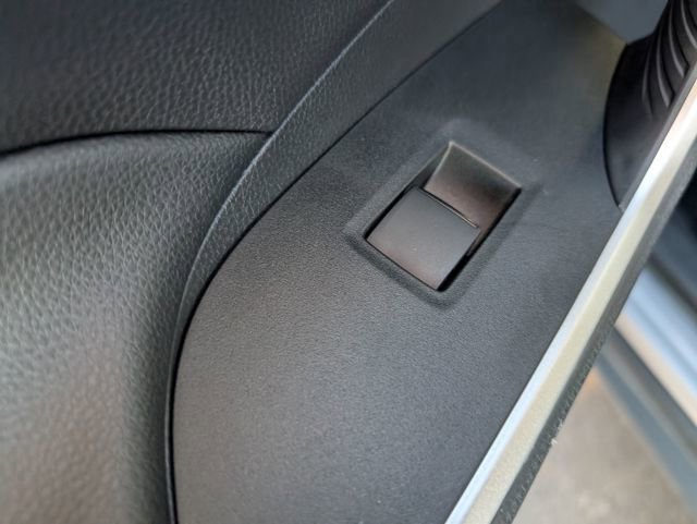 Used 2020 Toyota RAV4 LE image 11