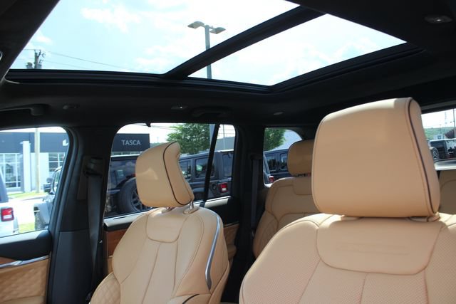 Used 2025 Jeep Grand Cherokee Summit AWD/4WD image 23