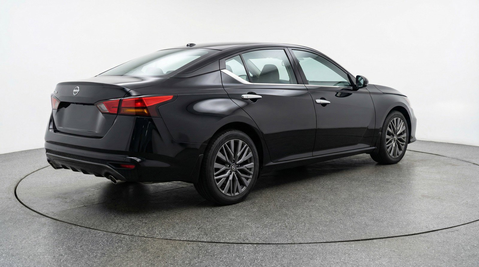 Used 2025 Nissan Altima 2.5 SV image 9