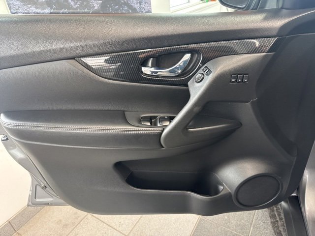 Used 2018 Nissan Rogue SL image 16