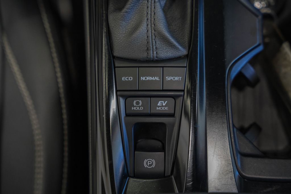 Used 2025 Toyota Camry SE image 23