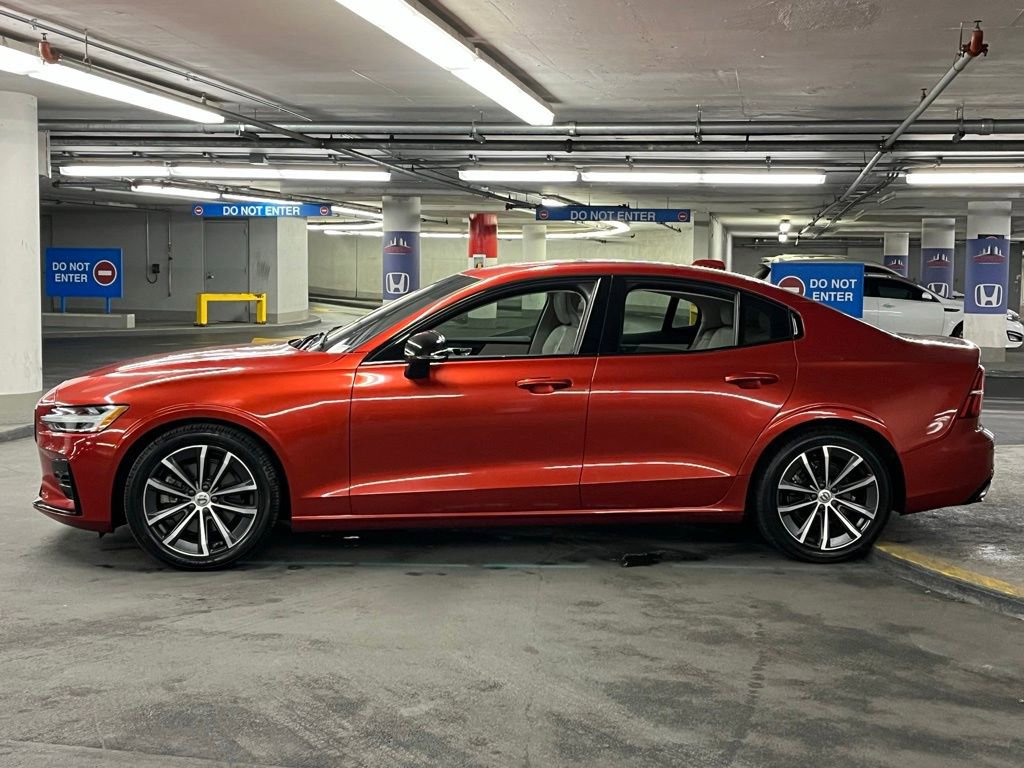 Used 2022 Volvo S60 B5 Momentum w/ Premium Package image 30