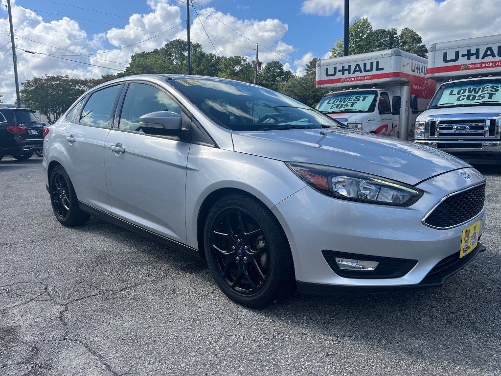 Used 2016 Ford Focus SE w/ Equipment Group 201A FWD image 1