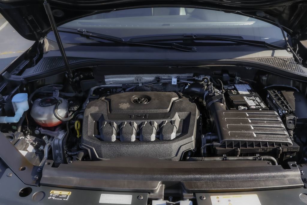 Used 2024 Volkswagen Tiguan SE R-Line image 40