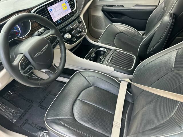 Used 2023 Chrysler Pacifica Limited FWD image 10