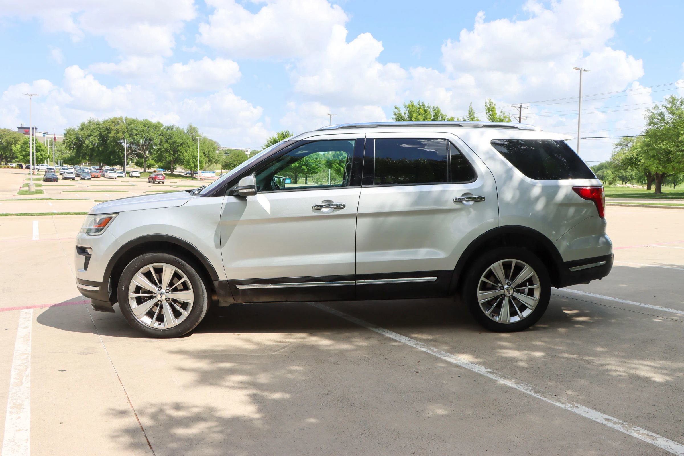 Used 2018 Ford Explorer Limited w/ Ford Safe & Smart Package AWD/4WD image 4