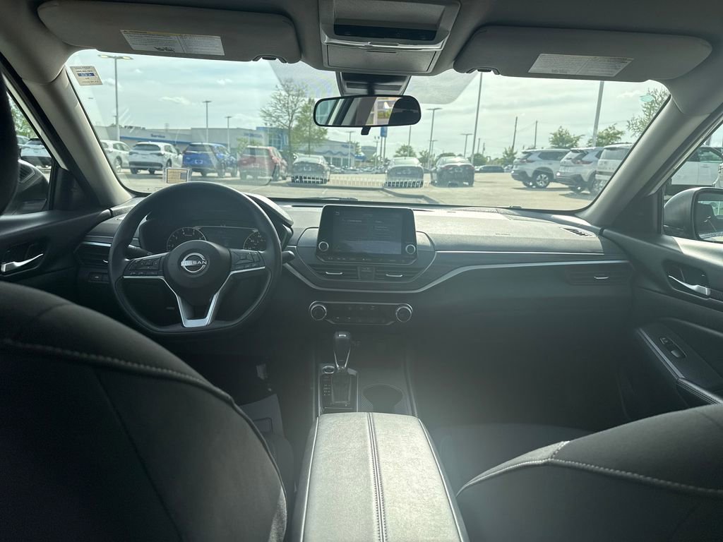 Used 2025 Nissan Altima 2.5 SV image 29