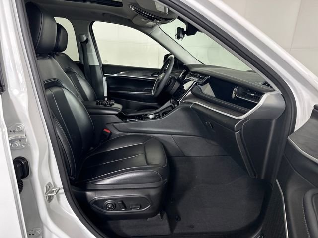 Used 2023 Jeep Grand Cherokee 4WD 4xe w/ Luxury Tech Group II image 28