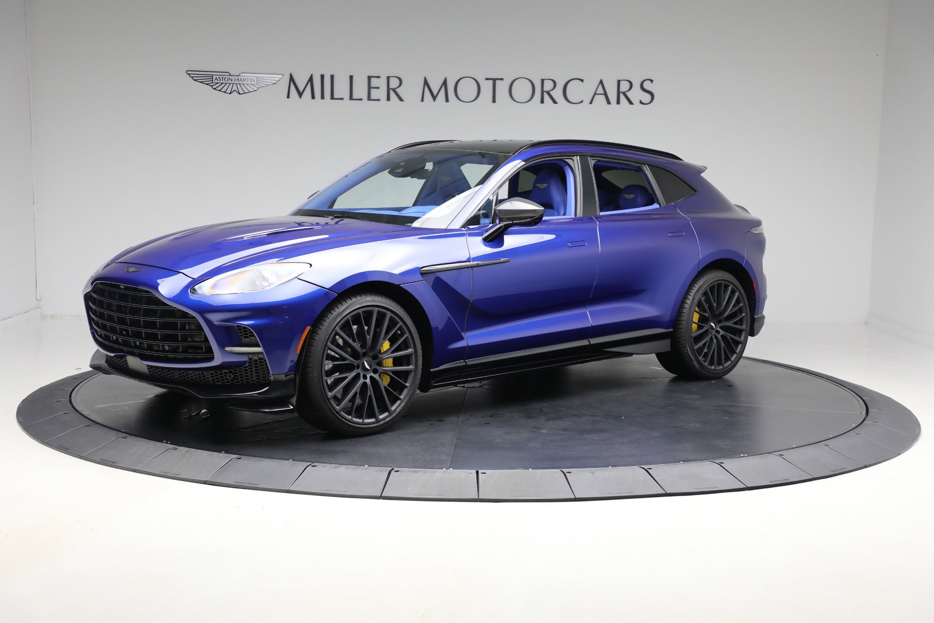 Used 2024 Aston Martin DBX 707 image 2