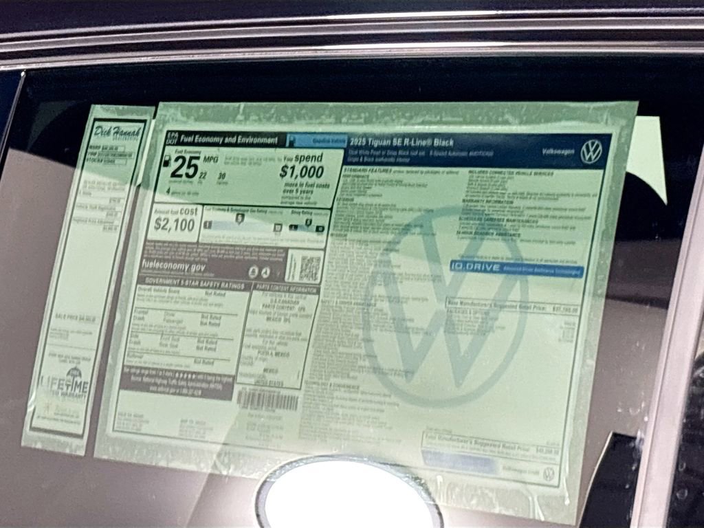 New 2025 Volkswagen Tiguan SE R-Line image 25