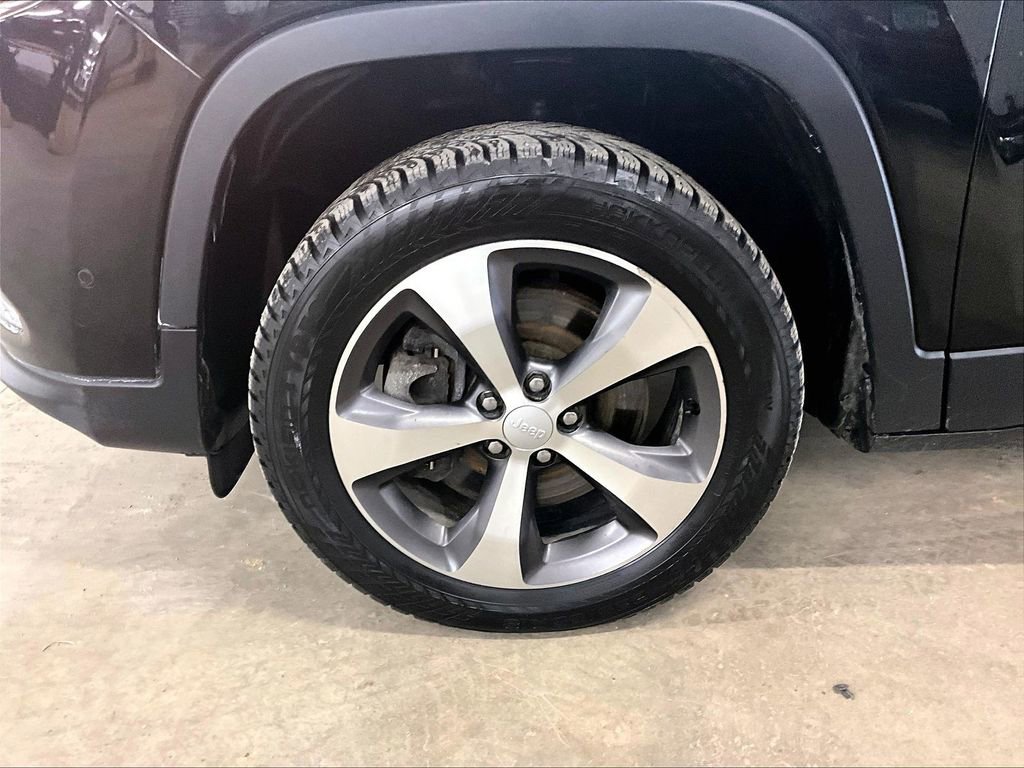 Used 2021 Jeep Cherokee Limited image 7