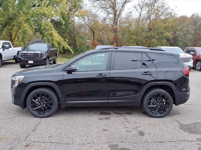 Used 2024 GMC Terrain SLE w/ Driver Convenience Package image 7