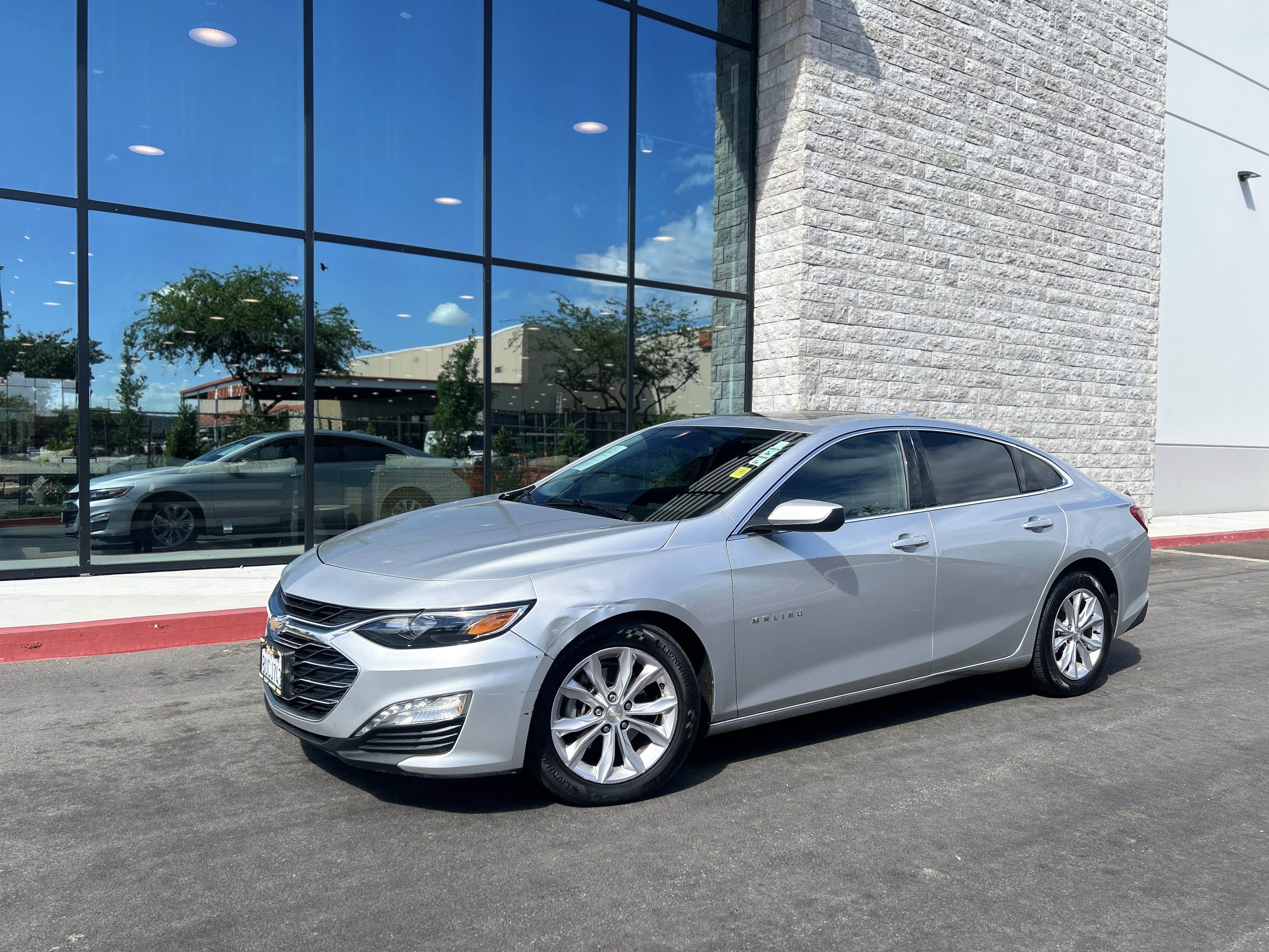 Used 2019 Chevrolet Malibu LT FWD image 1