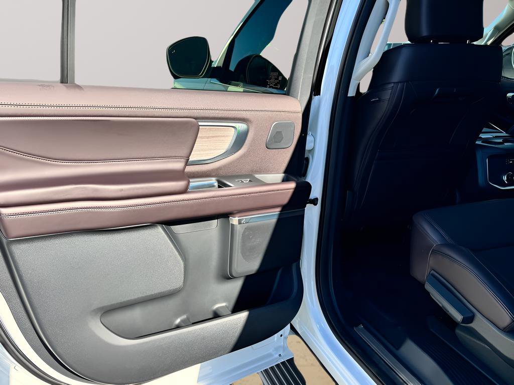 New 2025 Ford Expedition Max Platinum w/ Platinum Ultimate Package AWD/4WD image 18