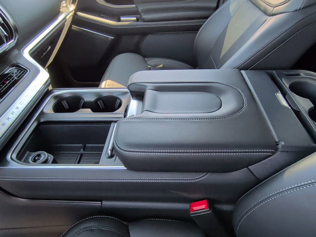 New 2026 Ford Expedition Platinum w/ Stealth Appearance Package image 34