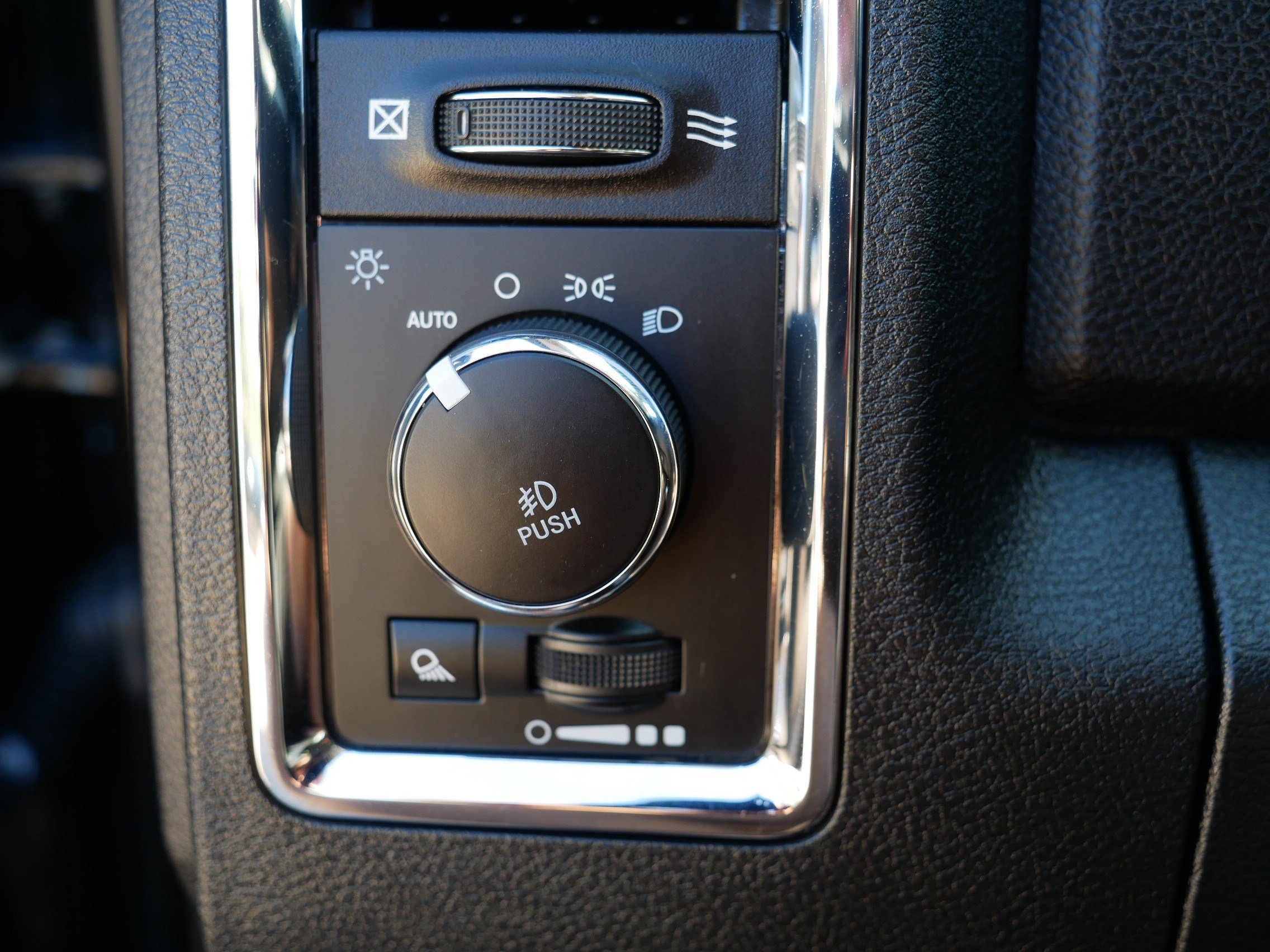 Used 2018 RAM 2500 Laramie w/ Snow Chief Group image 26