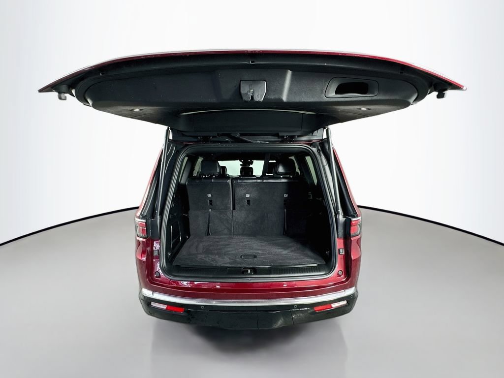 Used 2022 Jeep Wagoneer Series II AWD/4WD image 29