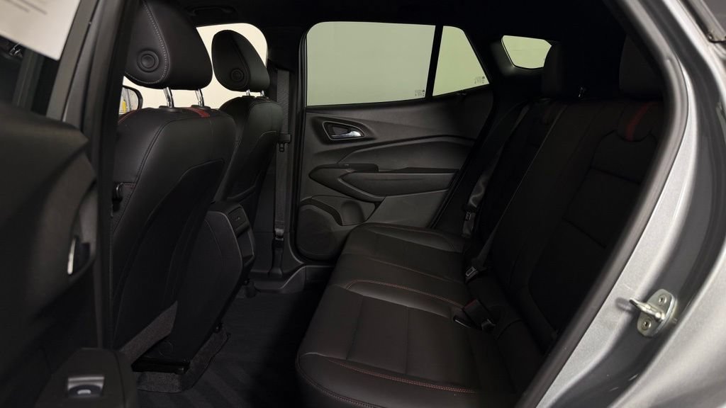 Used 2024 Chevrolet Trax RS w/ Sunroof Package FWD image 25