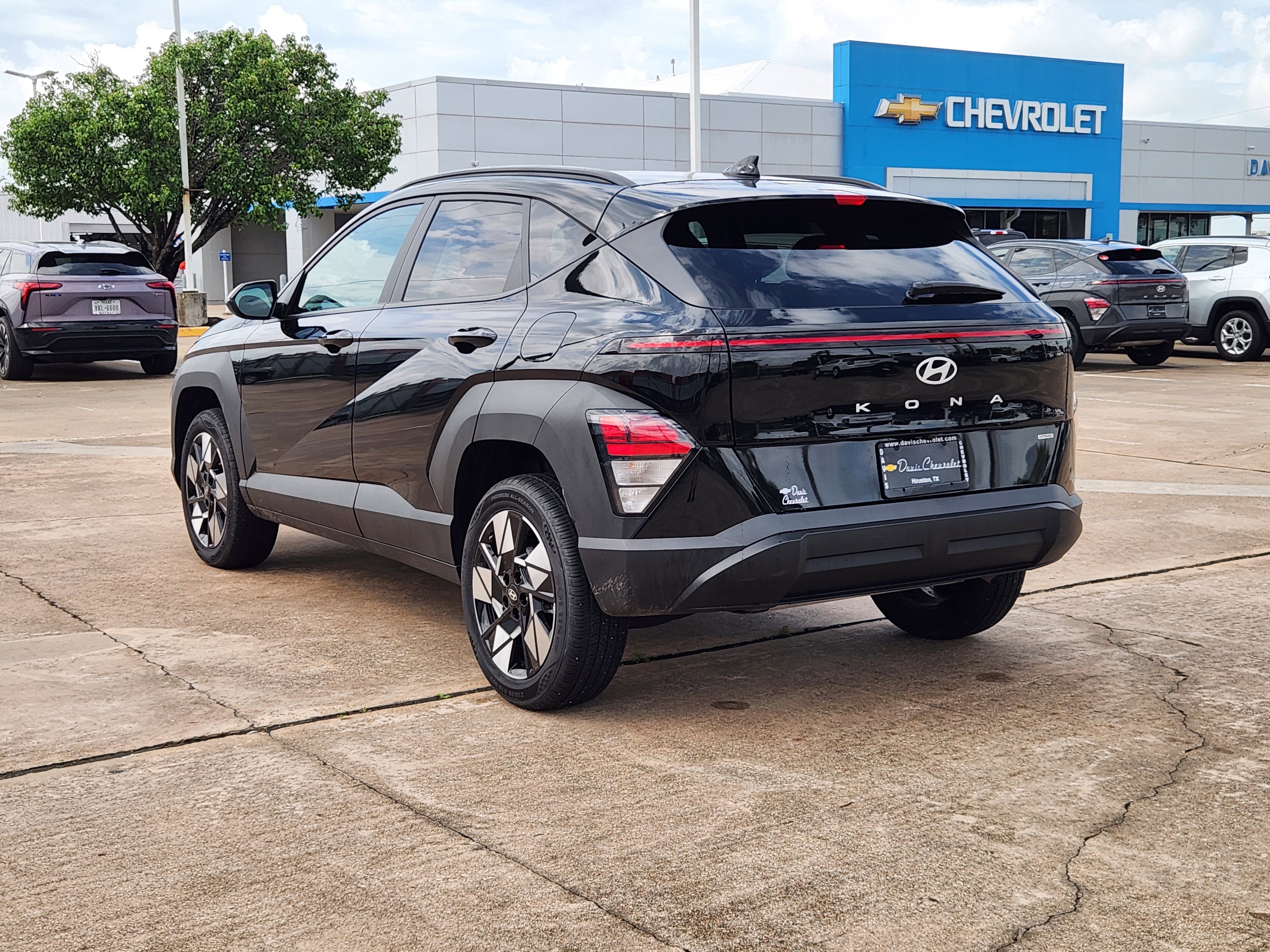 Used 2025 Hyundai Kona SEL AWD/4WD image 8