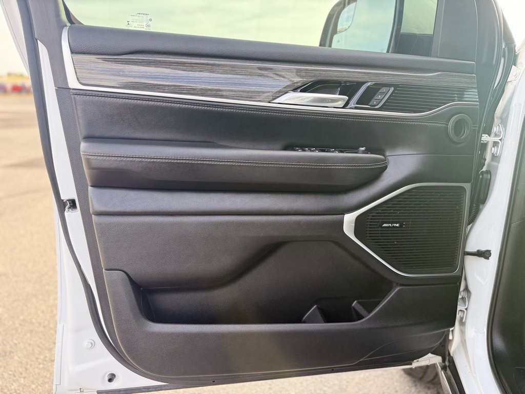 Used 2022 Jeep Wagoneer Series III w/ Flexible Seating Group image 8