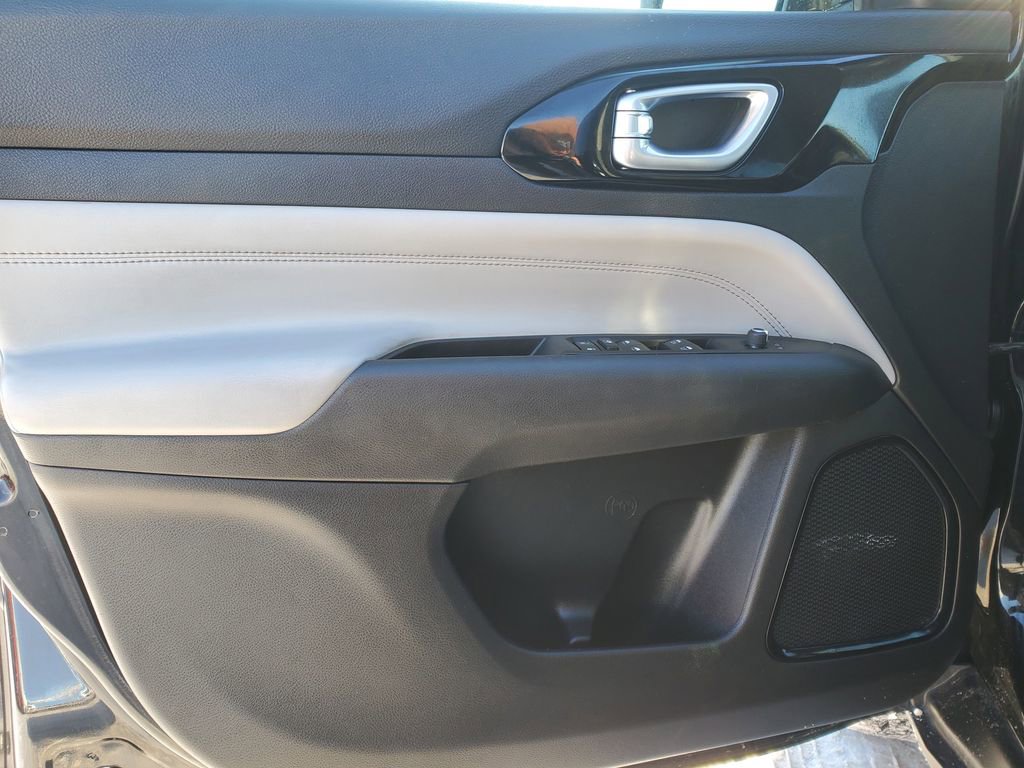 Used 2022 Jeep Compass Limited image 22