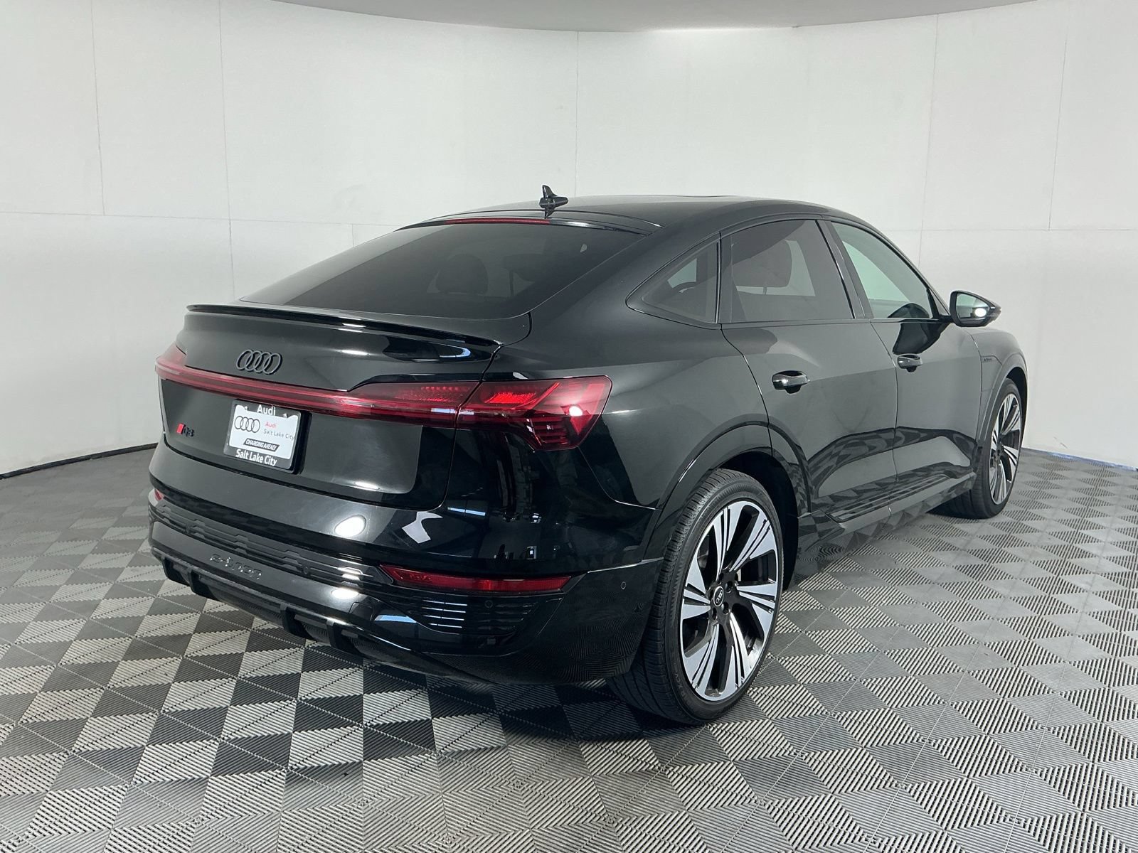 Used 2024 Audi Q8 e-tron Prestige w/ Prestige Package AWD/4WD image 7
