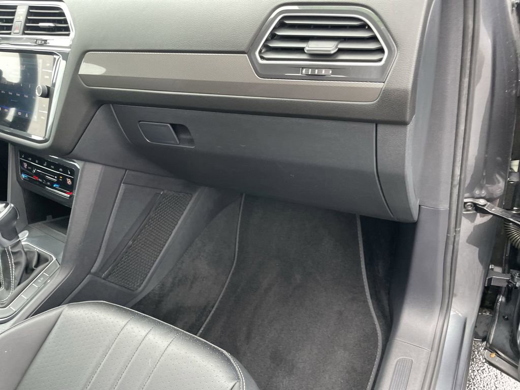 Certified 2023 Volkswagen Tiguan SE image 32
