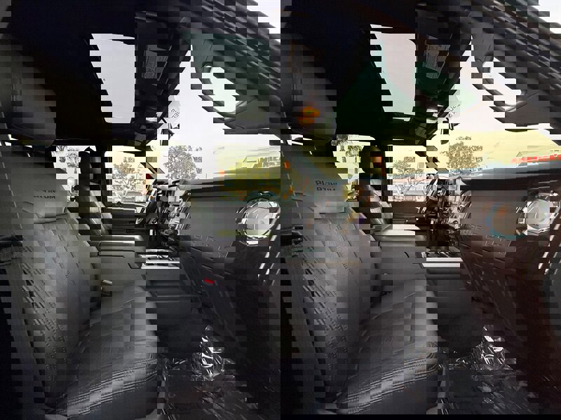 Used 2015 Ford F250 Platinum w/ FX4 Off-Road Package AWD/4WD image 40