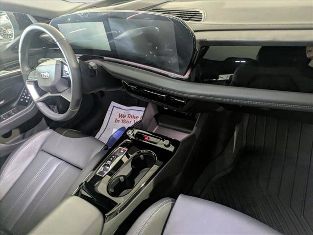 Used 2025 Audi A6 e-tron Premium Plus w/ Premium Plus image 28
