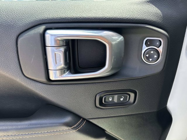 Used 2024 Jeep Wrangler Unlimited Sahara AWD/4WD image 25