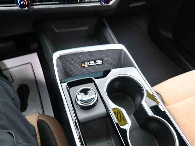 Used 2025 Chevrolet Equinox ACTIV w/ Safety and Technology Package image 11