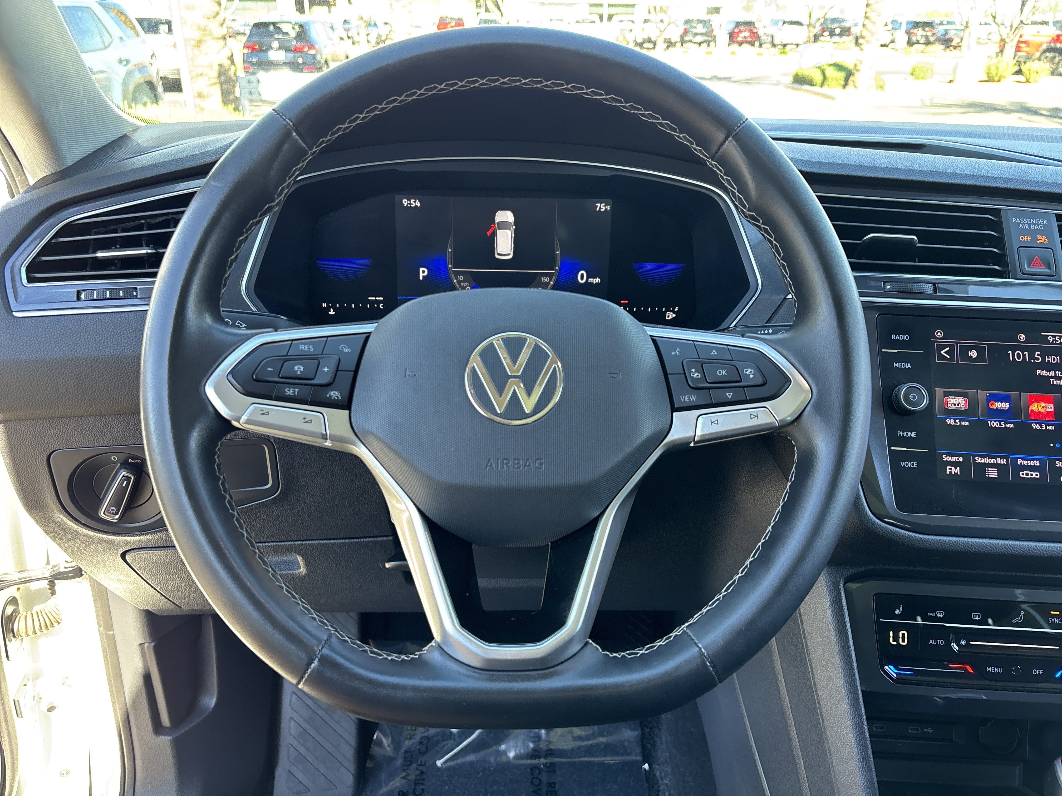 Used 2022 Volkswagen Tiguan SE w/ Panoramic Sunroof Package image 26