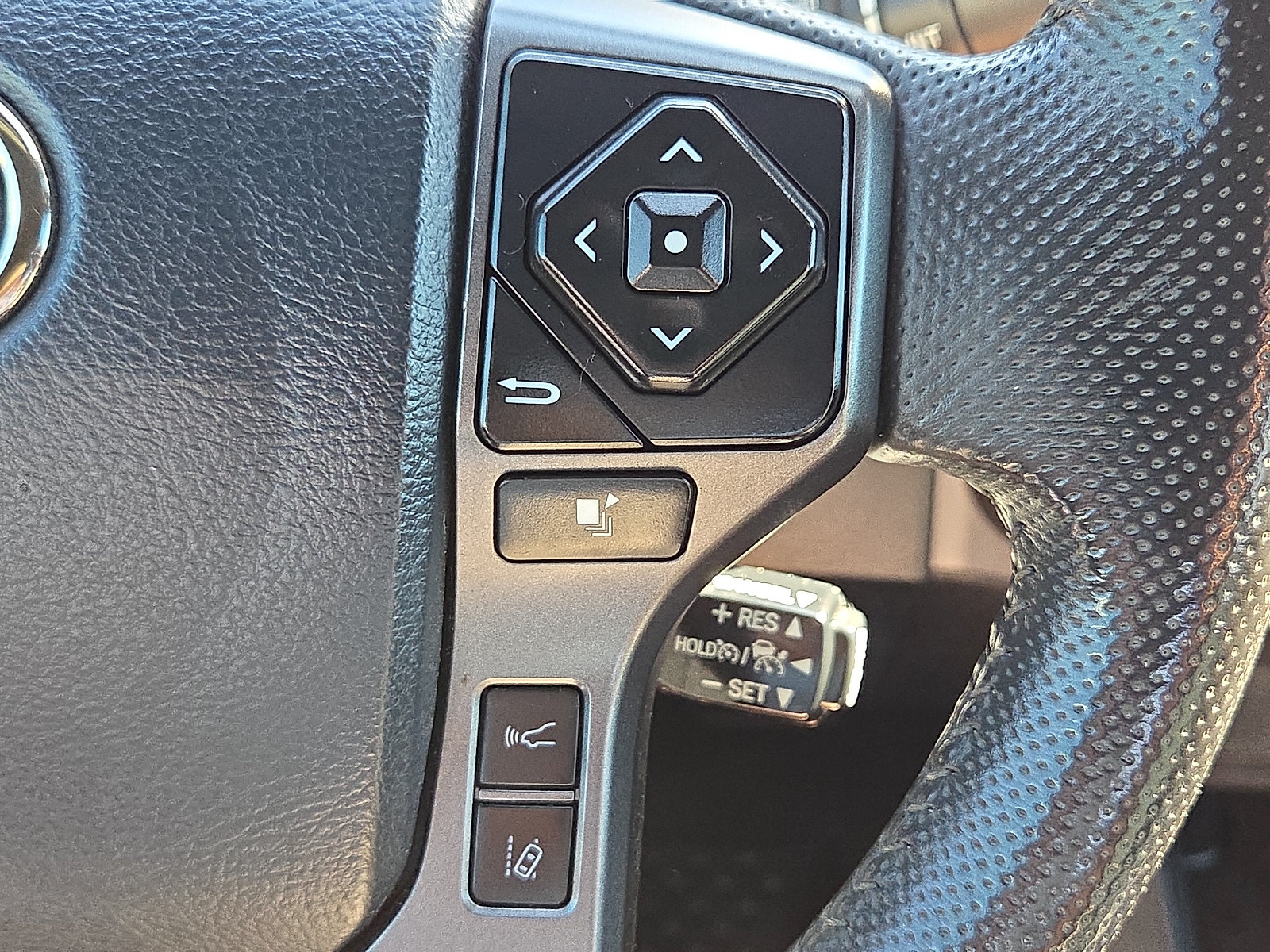 Used 2019 Toyota Tacoma TRD Sport AWD/4WD image 22