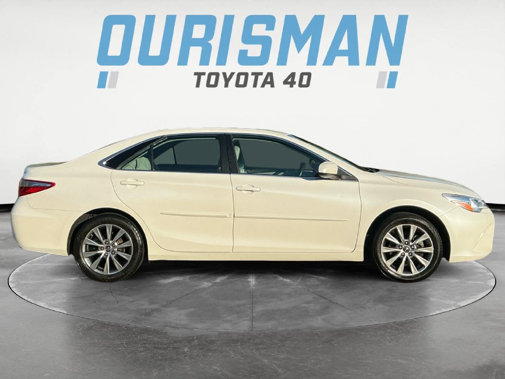 Used 2017 Toyota Camry XLE w/ Moonroof Package FWD image 8
