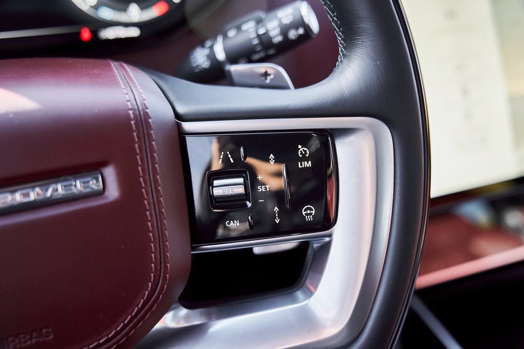 Used 2025 Land Rover Range Rover SE image 55