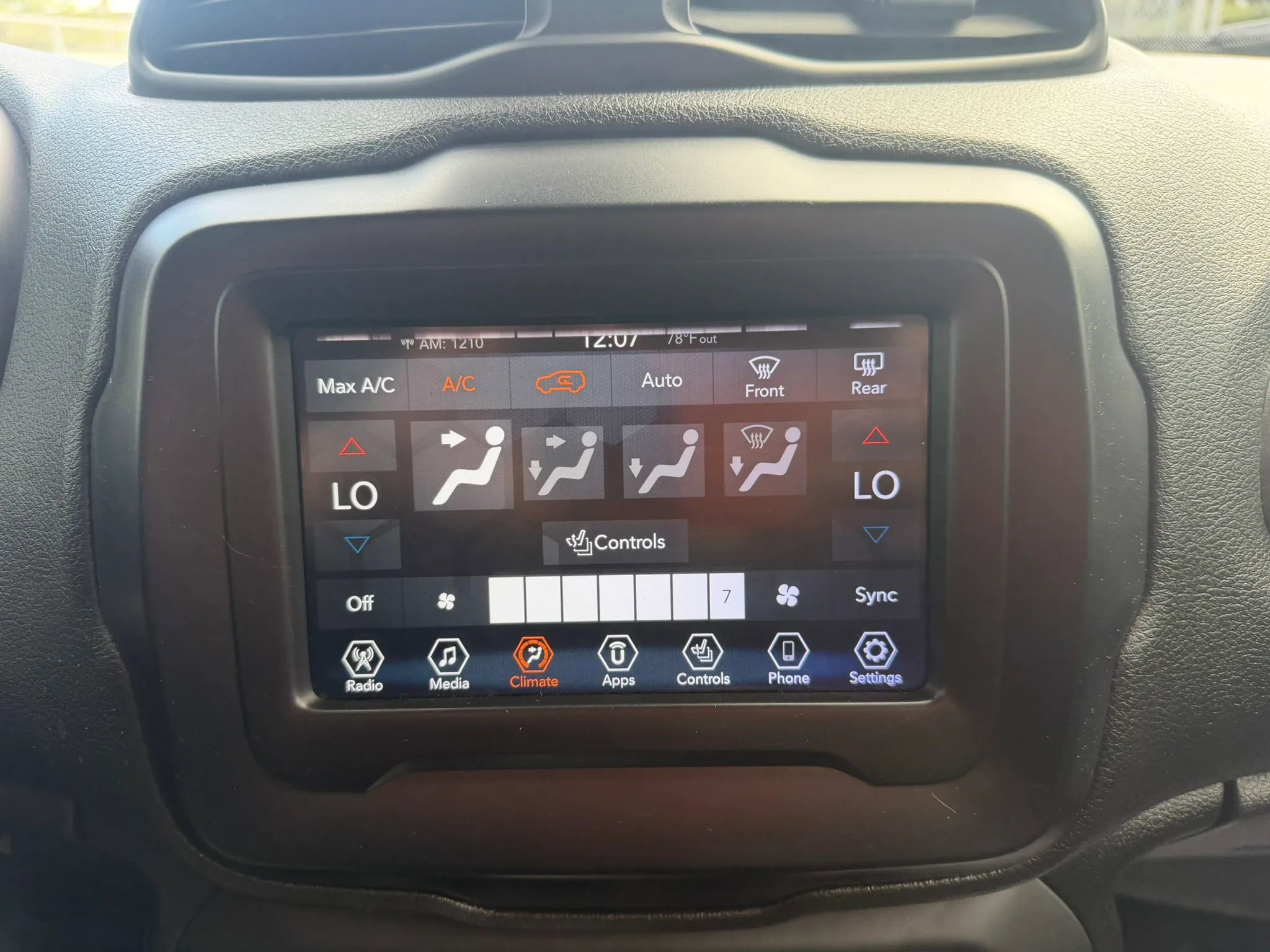 Used 2018 Jeep Renegade Limited FWD image 18