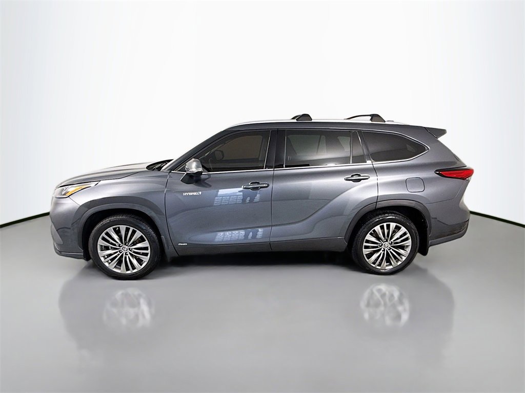 Used 2021 Toyota Highlander Platinum image 2