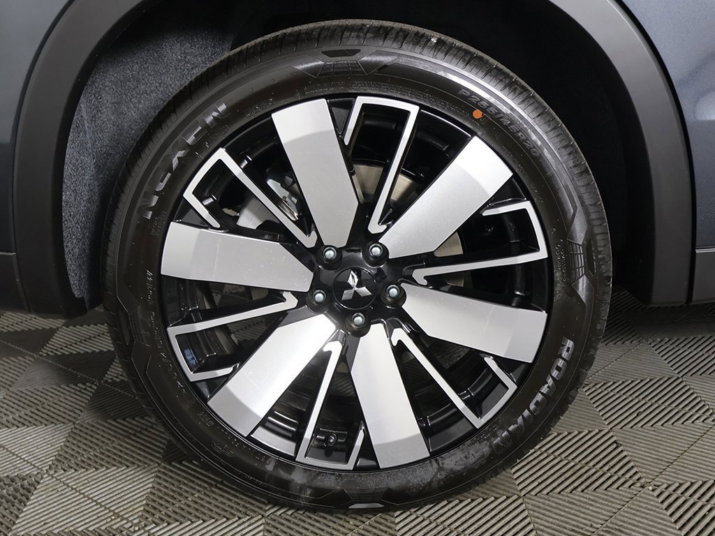 New 2025 Mitsubishi Outlander SE image 24